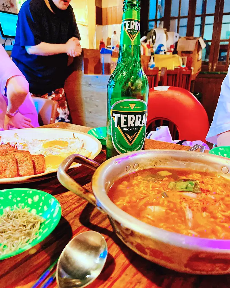 돈 잘버는 젊은사장 김치찌개 순대볶음 계란말이 홍대 레트로 패피 패션 소품 옷가게 사장님이 하는 실내포차 포장마차 맛집 서장훈 주우재 추천 소개