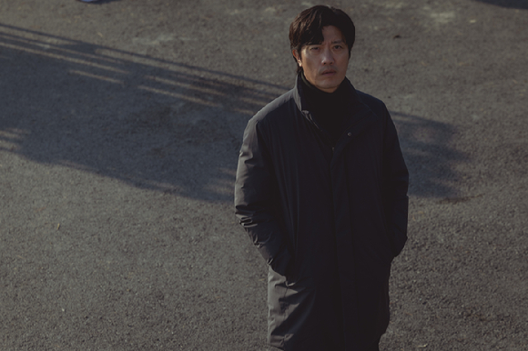 배우 박희순이 넷플릭스 시리즈 '선산'에서 열연을 펼치고 있다. [사진=넷플릭스]