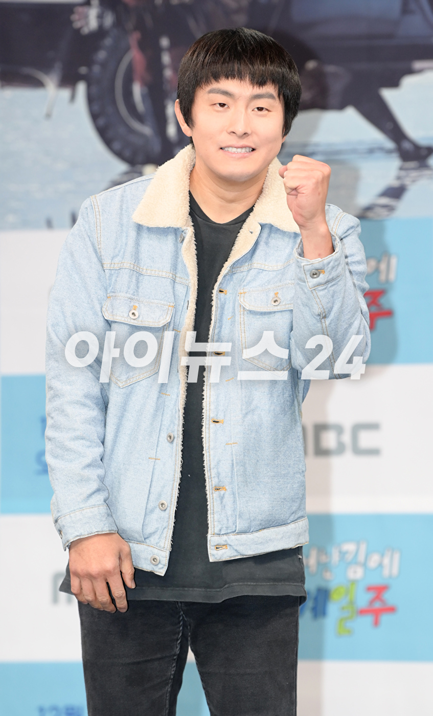 방송인 기안84가 9일 오후 서울 마포구 상암동 MBC 골든마우스홀에서 열린 MBC &#39;태어난 김에 세계일주2&#39; 제작발표회에 참석하고 있다. [사진=정소희 기자]