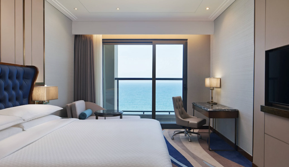 포 포인츠 바이 쉐라톤 다낭 114,765원! 5성급 루프탑 수영장 조식 2인 포함