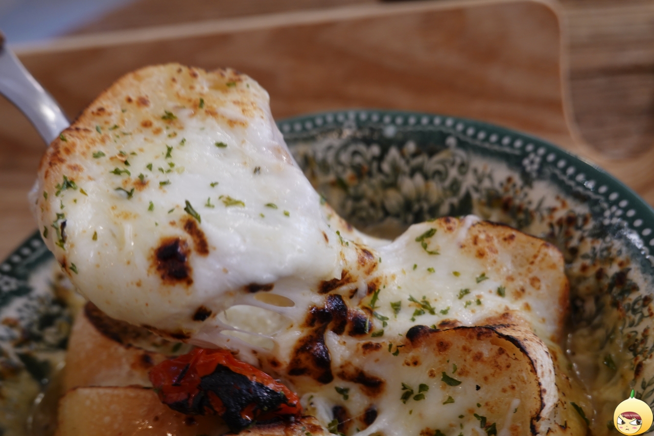 치즈가 쑥 양파수프