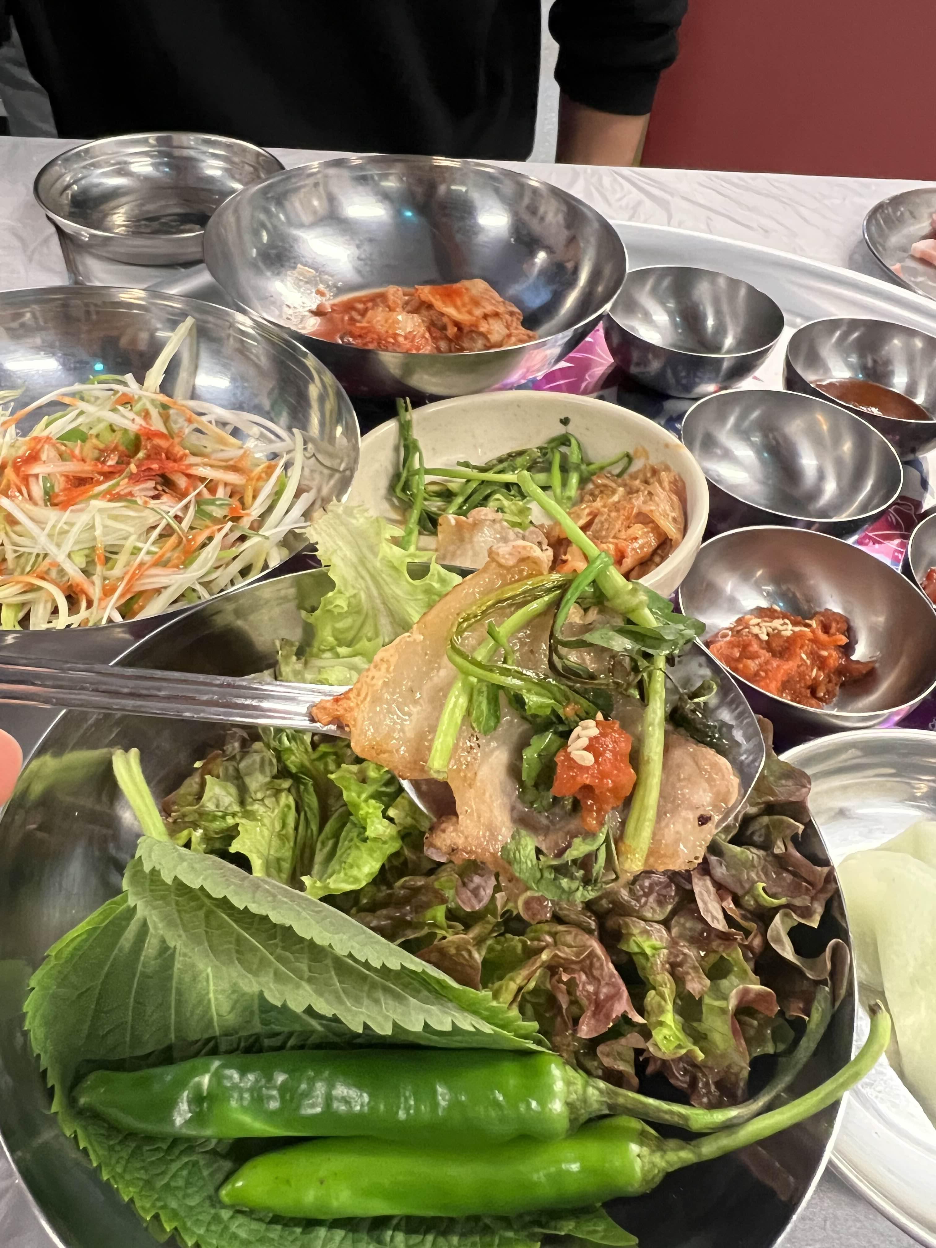 미나리에 싸먹는 냉삼