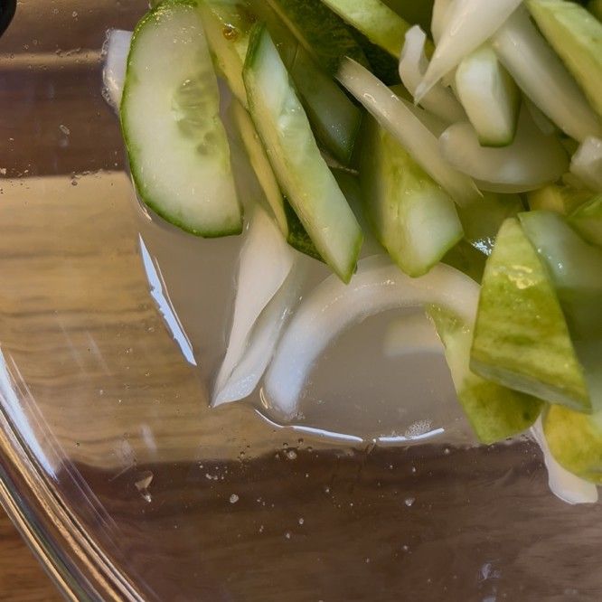 오이에서 나온 물 제거 중