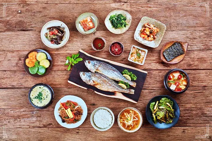 간장게장 보리굴비 솥밥 정식 40년 전통 노포 한정식 종로 인사동 맛집