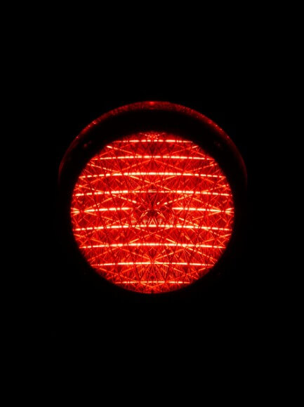 지구 형상의 붉은 색 모형