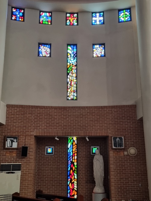 서울 행운동성당 스테인드글라스, 십자가의 길 사진입니다.