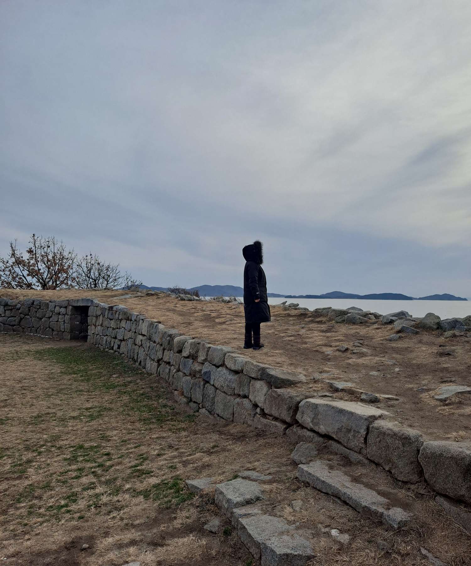 돈대 위에 올라서다