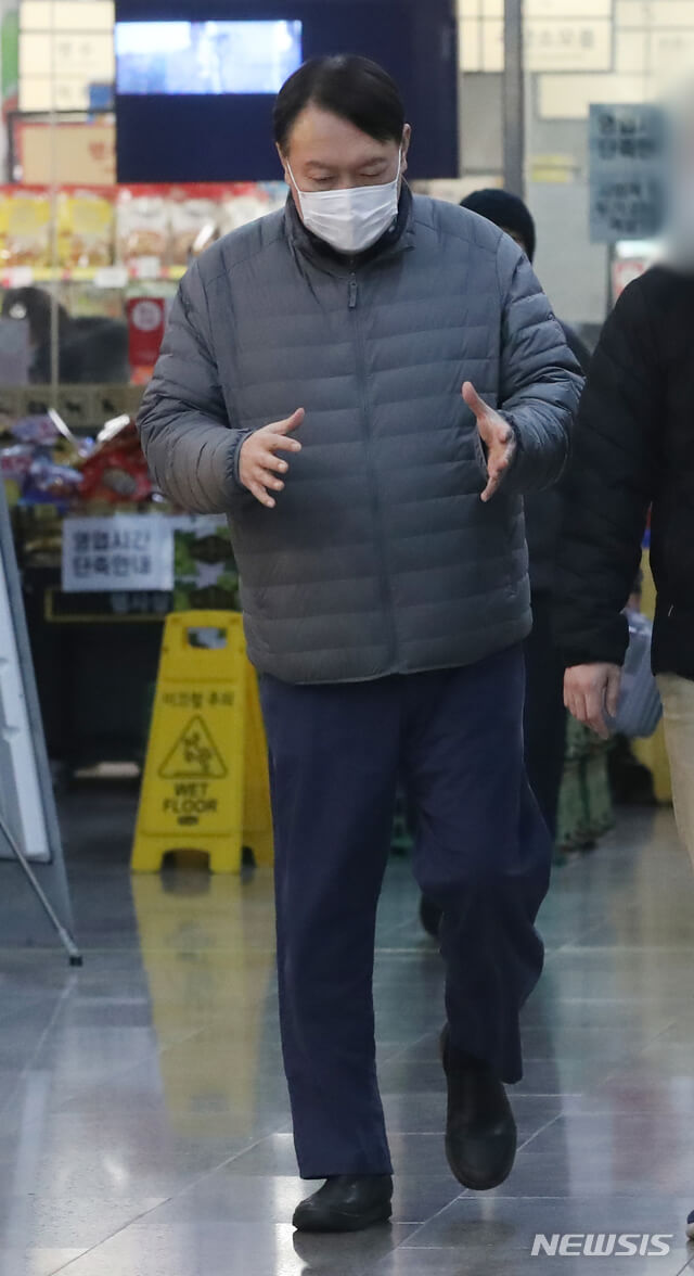 윤석열 애착 패딩 브랜드&middot;가격&middot;목격담 구매하기