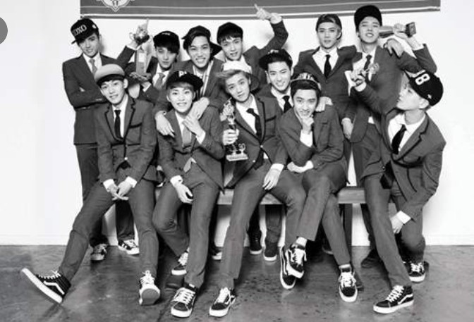 남자 아이돌 k-pop 관련 사진