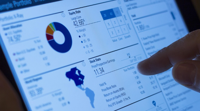 배당주와 기술주에 분산 투자하는 사진