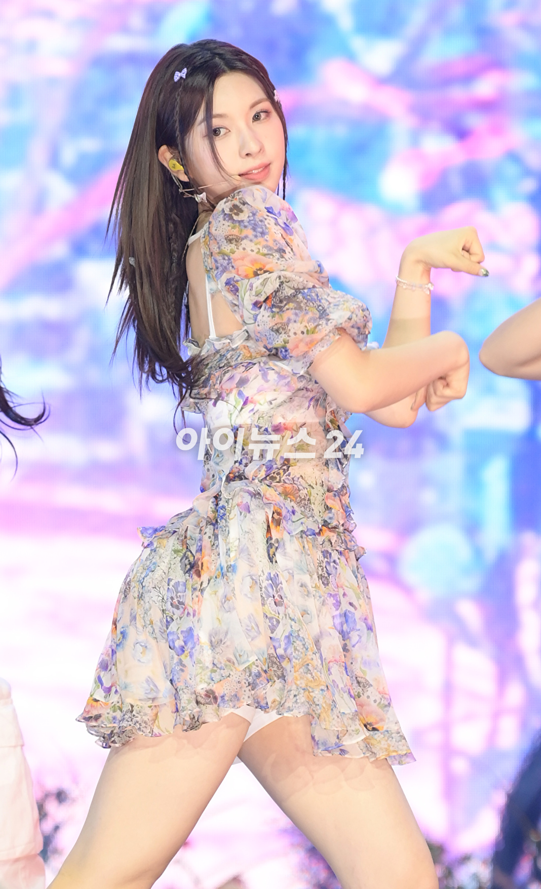 그룹 엔믹스 배이가 11일 오후 서울 용산구 한남동 블루스퀘어에서 열린 엔믹스(NMIXX) 세 번째 싱글 앨범 '어 미드서머 엔믹스 드림 '(A Midsummer NMIXX's Dream) 발매 기념 쇼케이스에 참석하고 있다. [사진=정소희 기자]