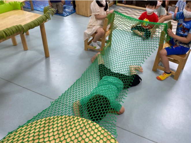 그물 통과하기 실내 놀이