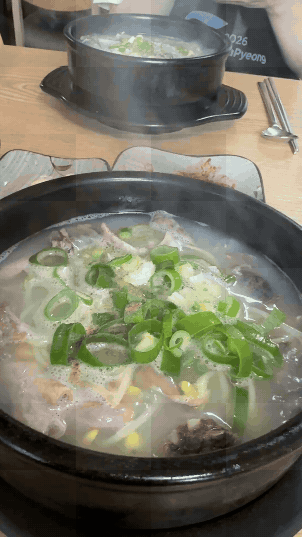 콩나물이 듬뿍 들어간 뜨거운 순대국