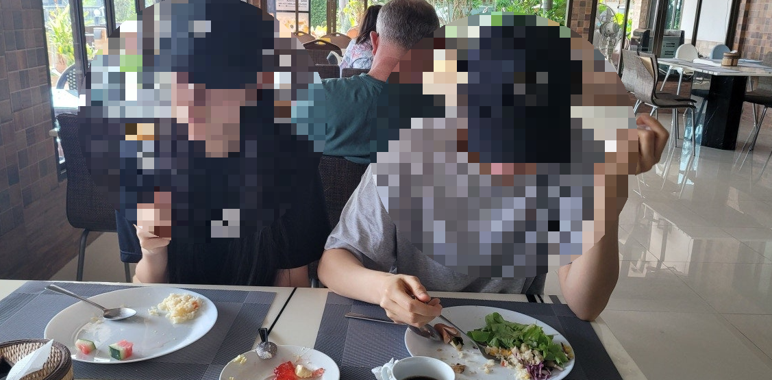 골든 포이어 스완나품 에어포트