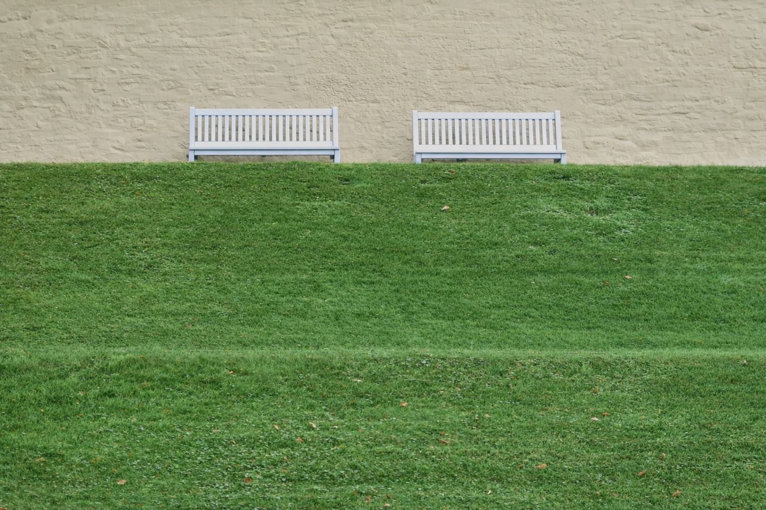 포커싱 치료에서 감각과 적절한 거리를 두고 조용히 머무르는 상태를 표현한 이미지