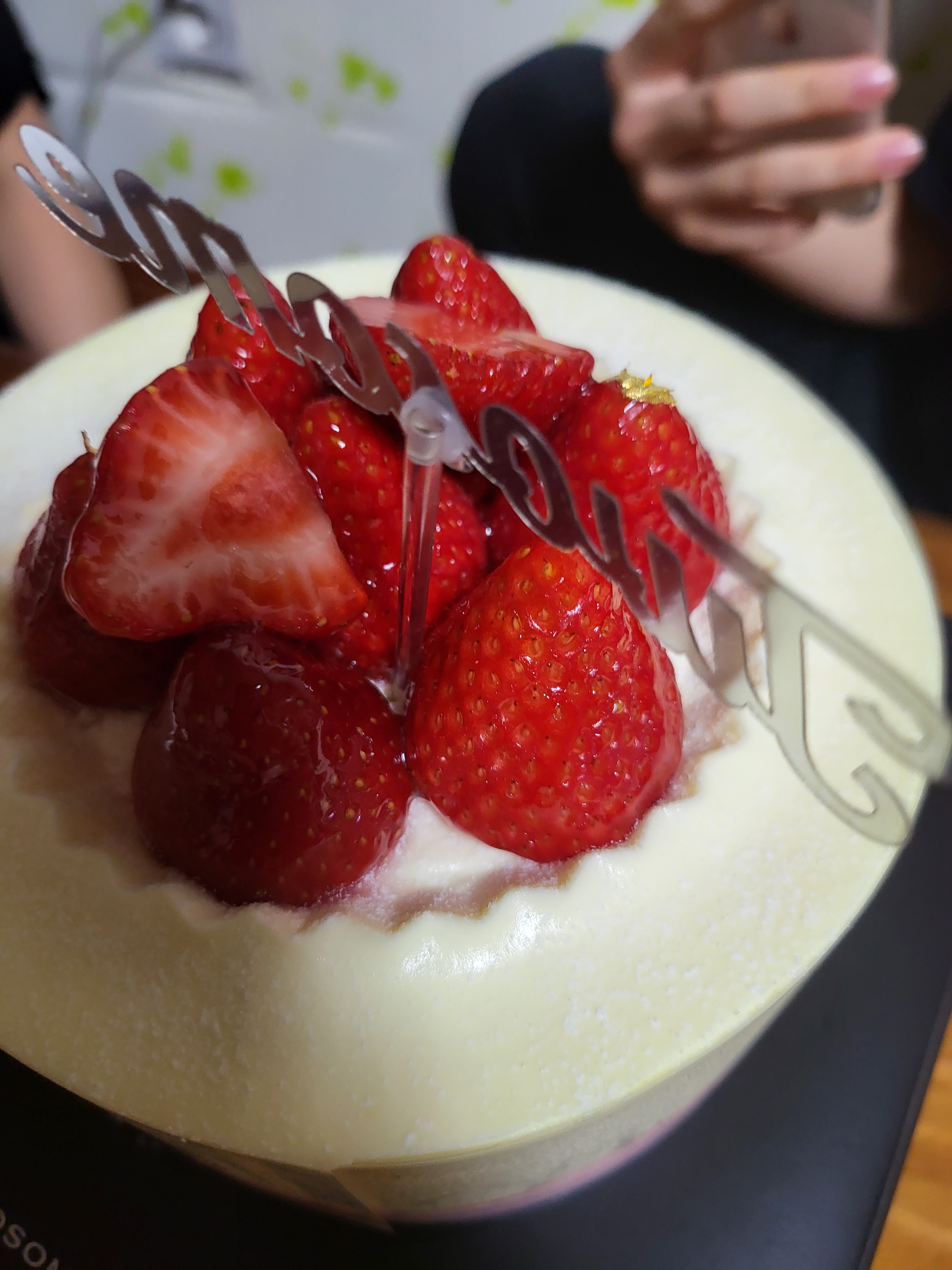 치즈 케익에 딸기