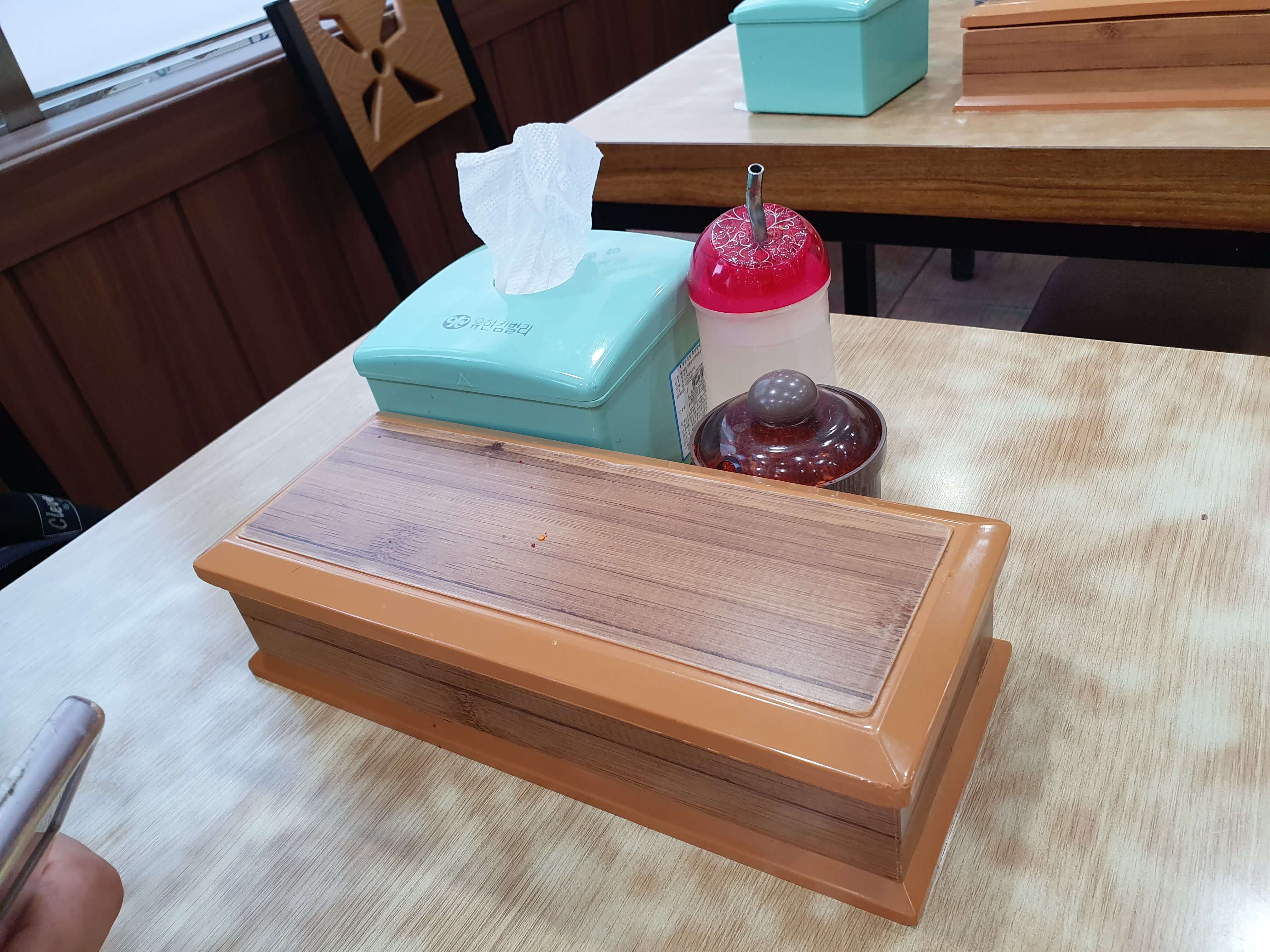 온천동(온천장) 원조소문난칼국수-고춧가루, 식초, 수저통