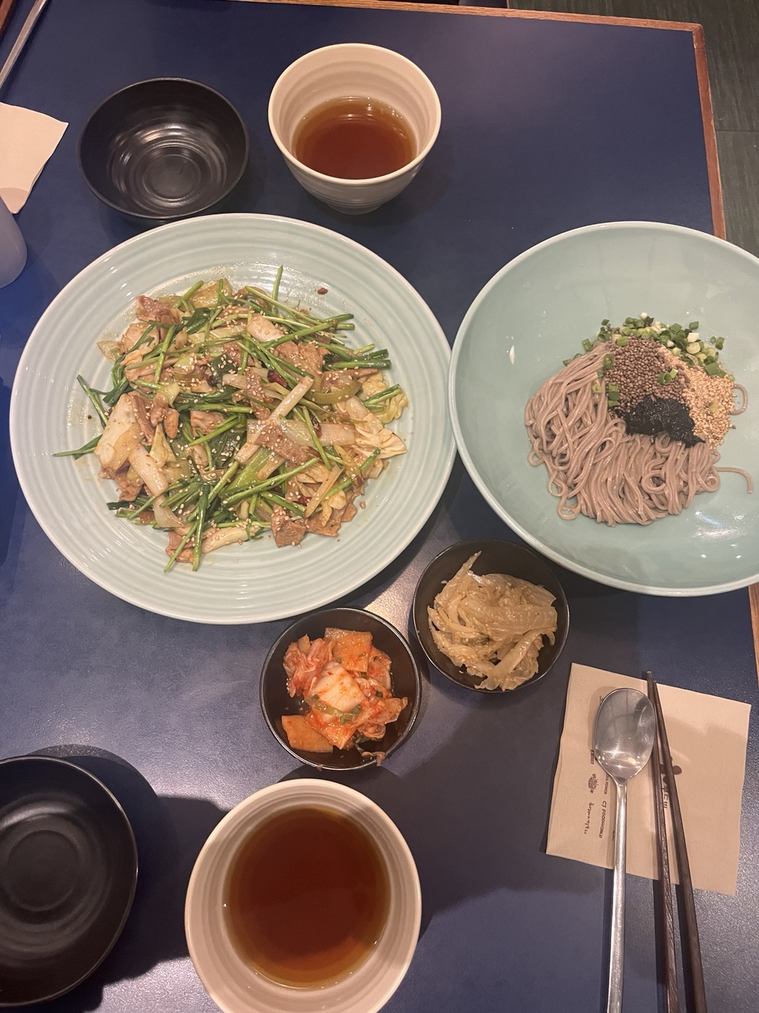 여의도 IFC몰 제일제면소 삼겹살부추무침 들기름막국수