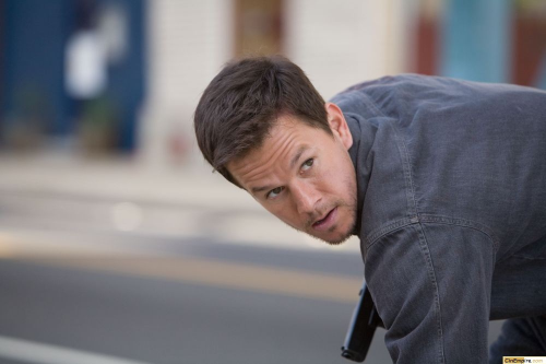 영화-더블-타겟-마크-월버그-스틸컷