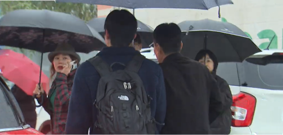 시험을 마치고 나온 학생 학부모