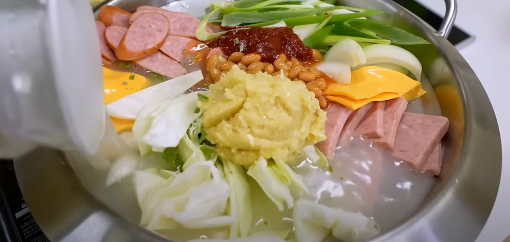 편스토랑 류수영 부대찌개 조리 시작8