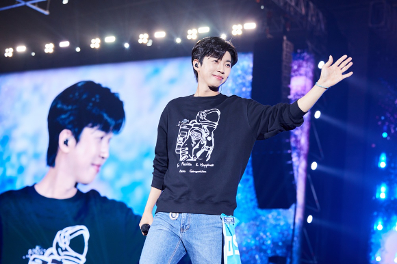 임영웅이 대전에서 2023 임영웅 전국투어 콘서트 &#39;IM HERO&#39;(아임 히어로) 공연을 하고 있다. [사진=물고기뮤직]