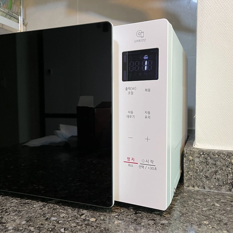 작동 메뉴도 심플한 엘지 전자레인지