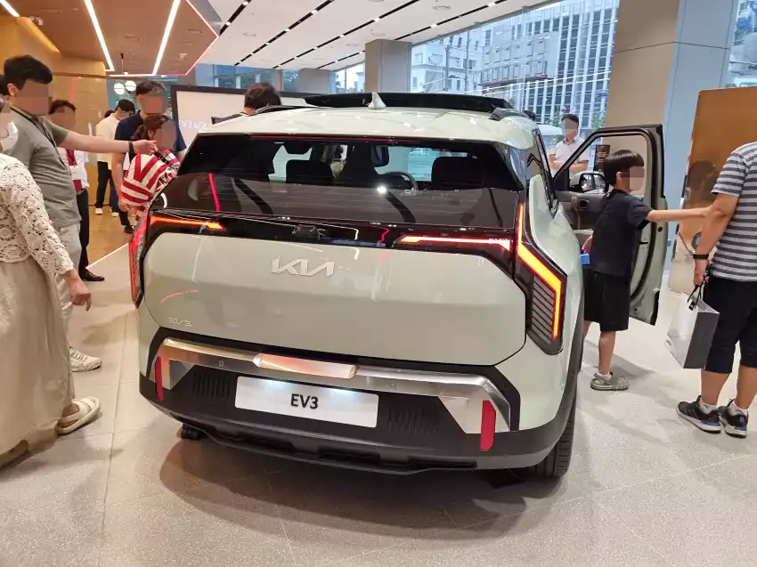 EV3 뒷모습입니다.