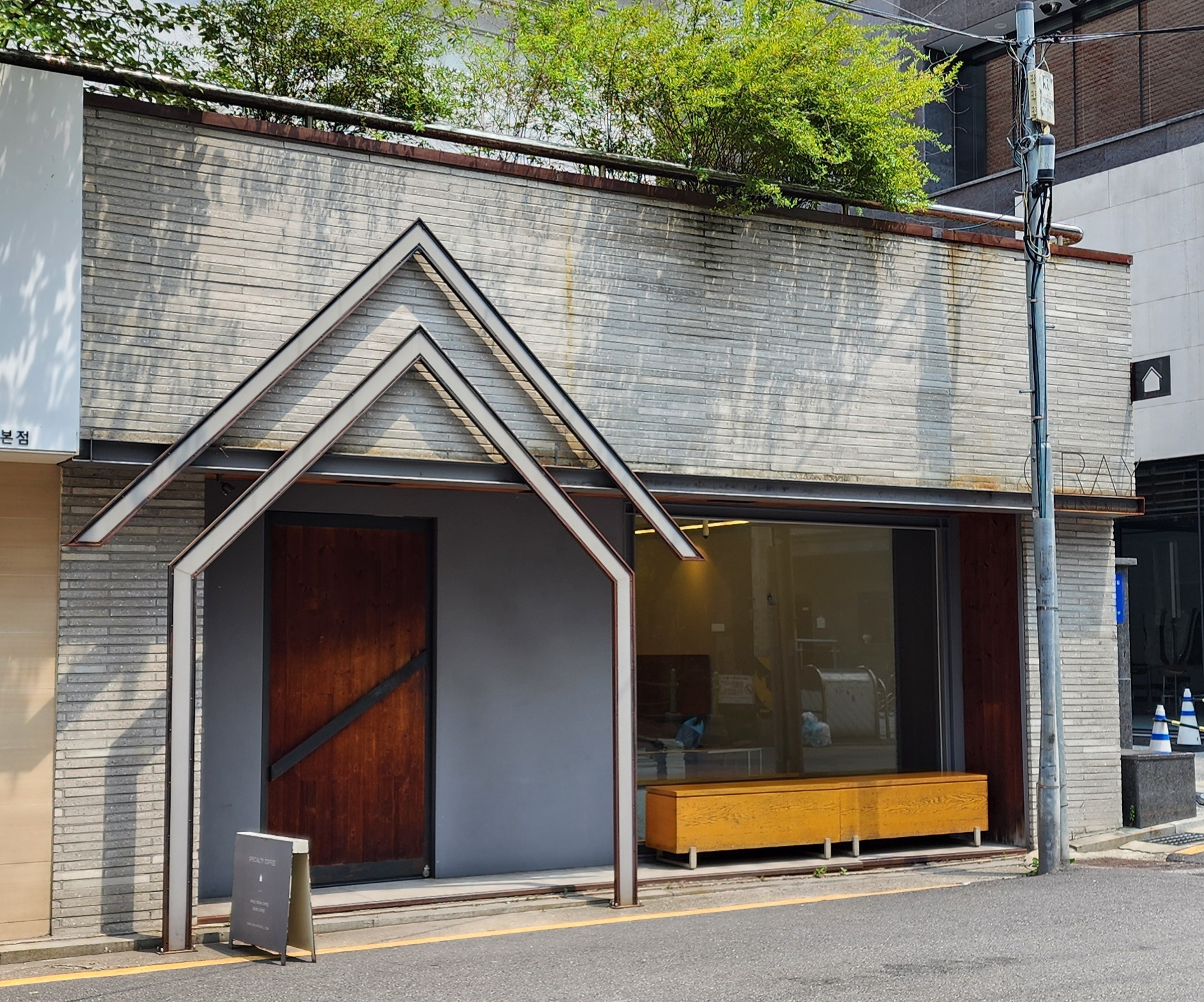 신사역 카페 그레이그리스트밀 외관