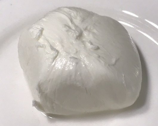 부라타 치즈 덩어리