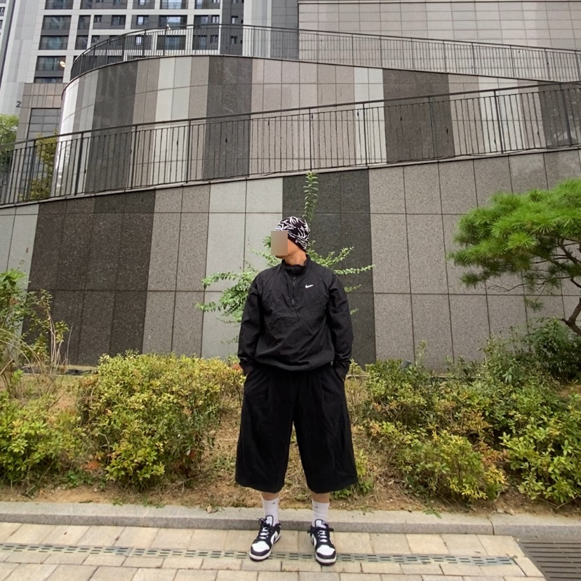 데일리룩('26. 9. 15.)팍스 브랜치 자카드 비니, 나이키 스투시 나투시 아노락, 무신사스탠다드 무신사 와이다 버뮤다 팬츠, 나이키 삭스 양말, 나이키 덩크로우 레트로 범고래