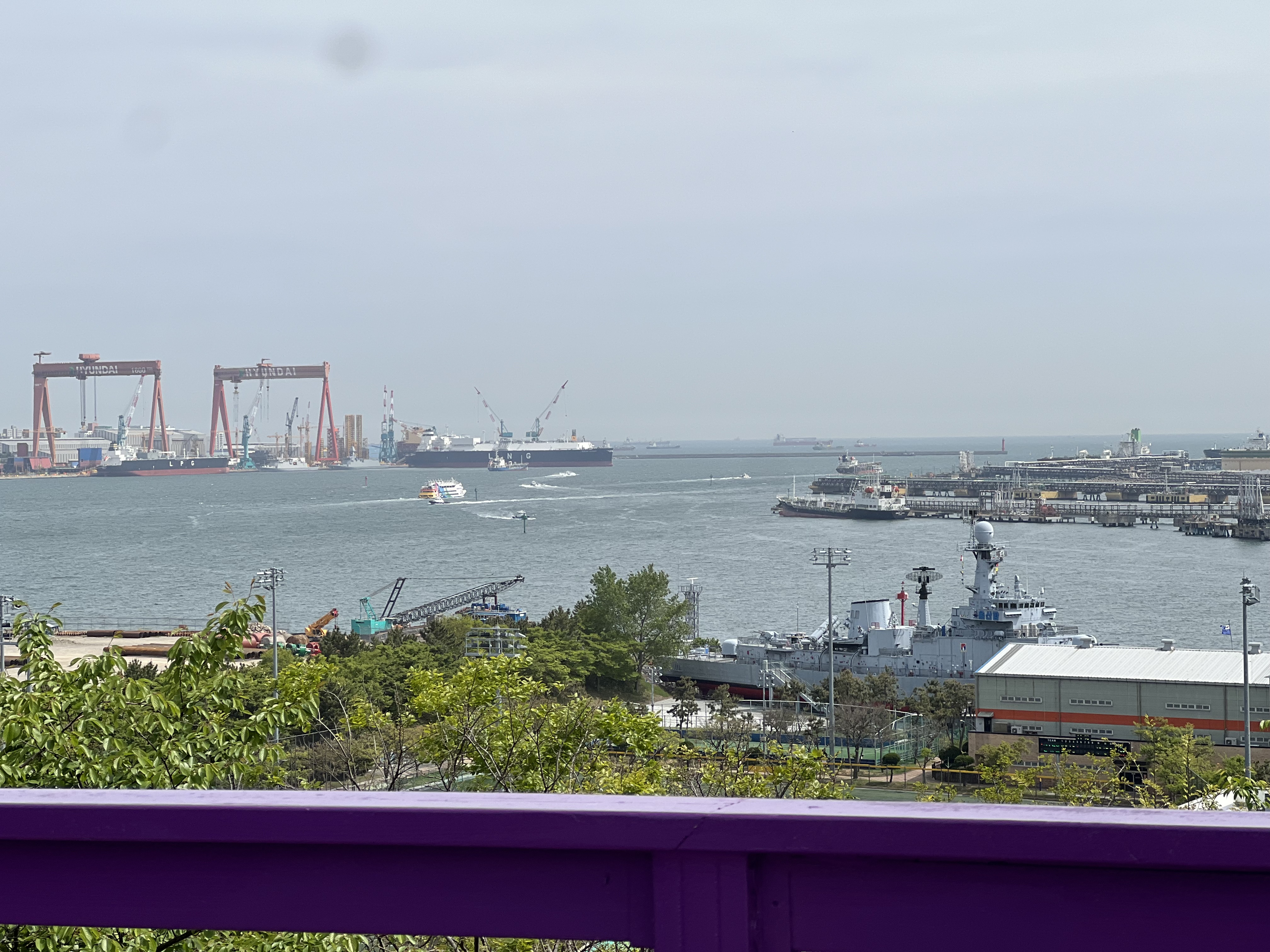 장생포 옛마을 가기전 데크에서 바라본 울산바다