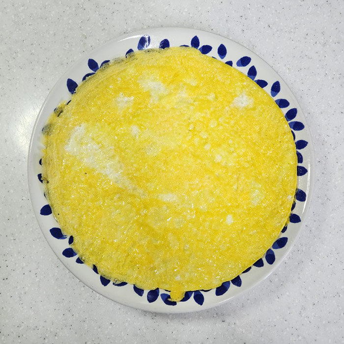 접시에 지단을 올리기