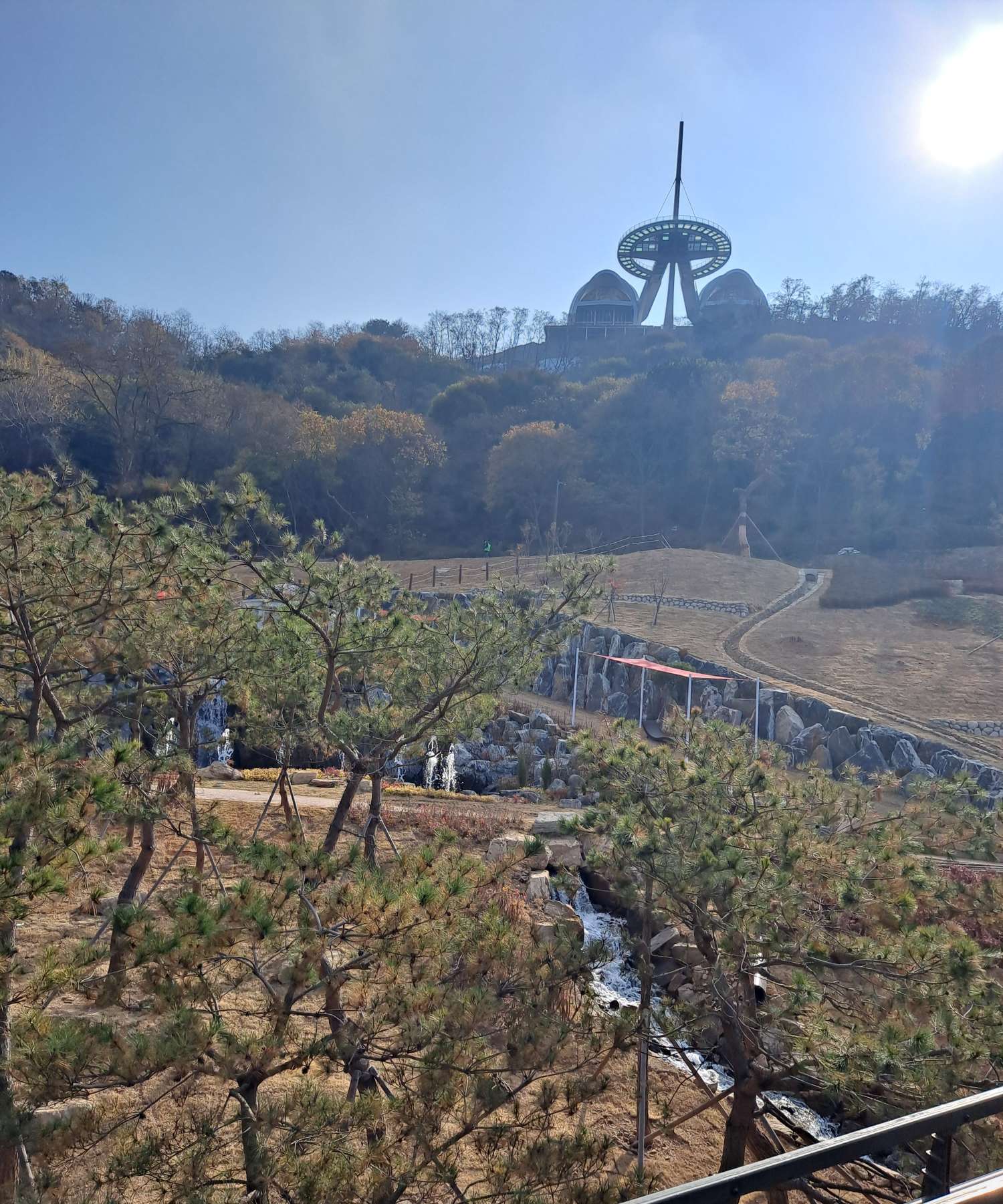 모노레일에서 전망대가 보이다