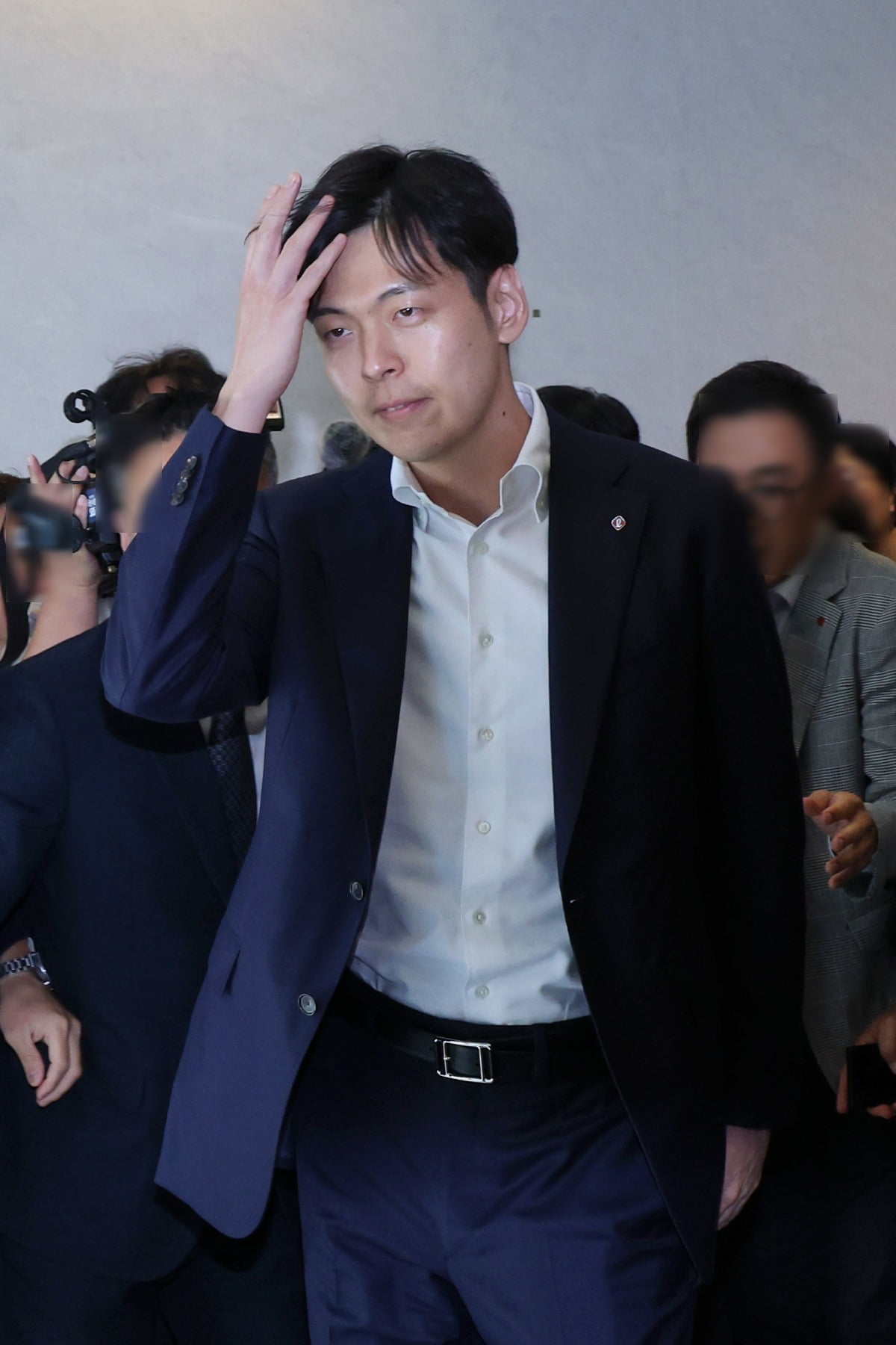 신유열 롯데지주 미래성장실장 부사장이 지난 7월 19일 서울 송파구 롯데호텔월드에서 열린 롯데그룹 하반기 VCM(Value Creation Meeting·옛 사장단 회의)에 참석한 모습.