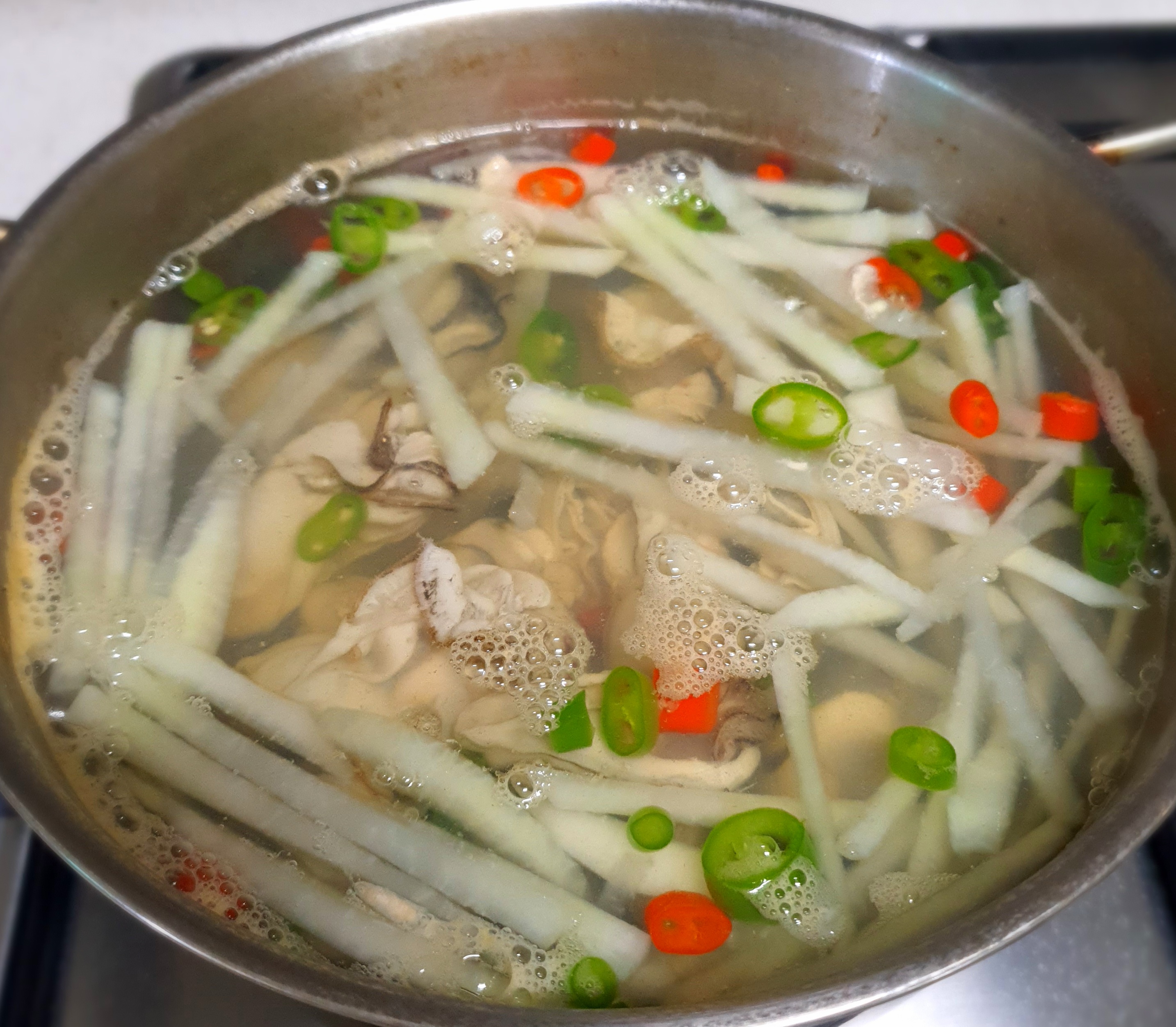 무가-익으면-굴을-넣어요.