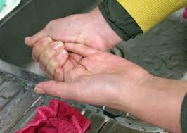 손가락 끝이 저린 이유