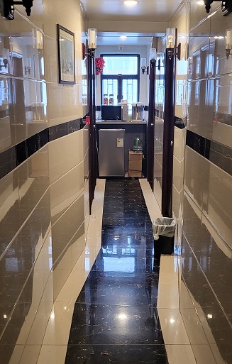 고시원 느낌의 복도