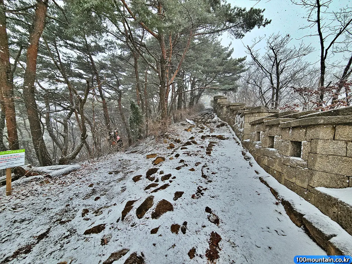 동장대 시단봉 입구