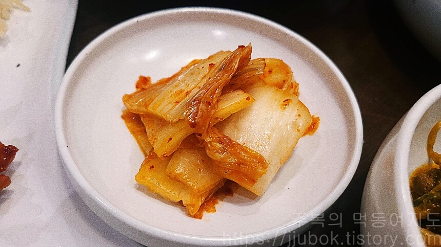 모담-밑반찬-김치