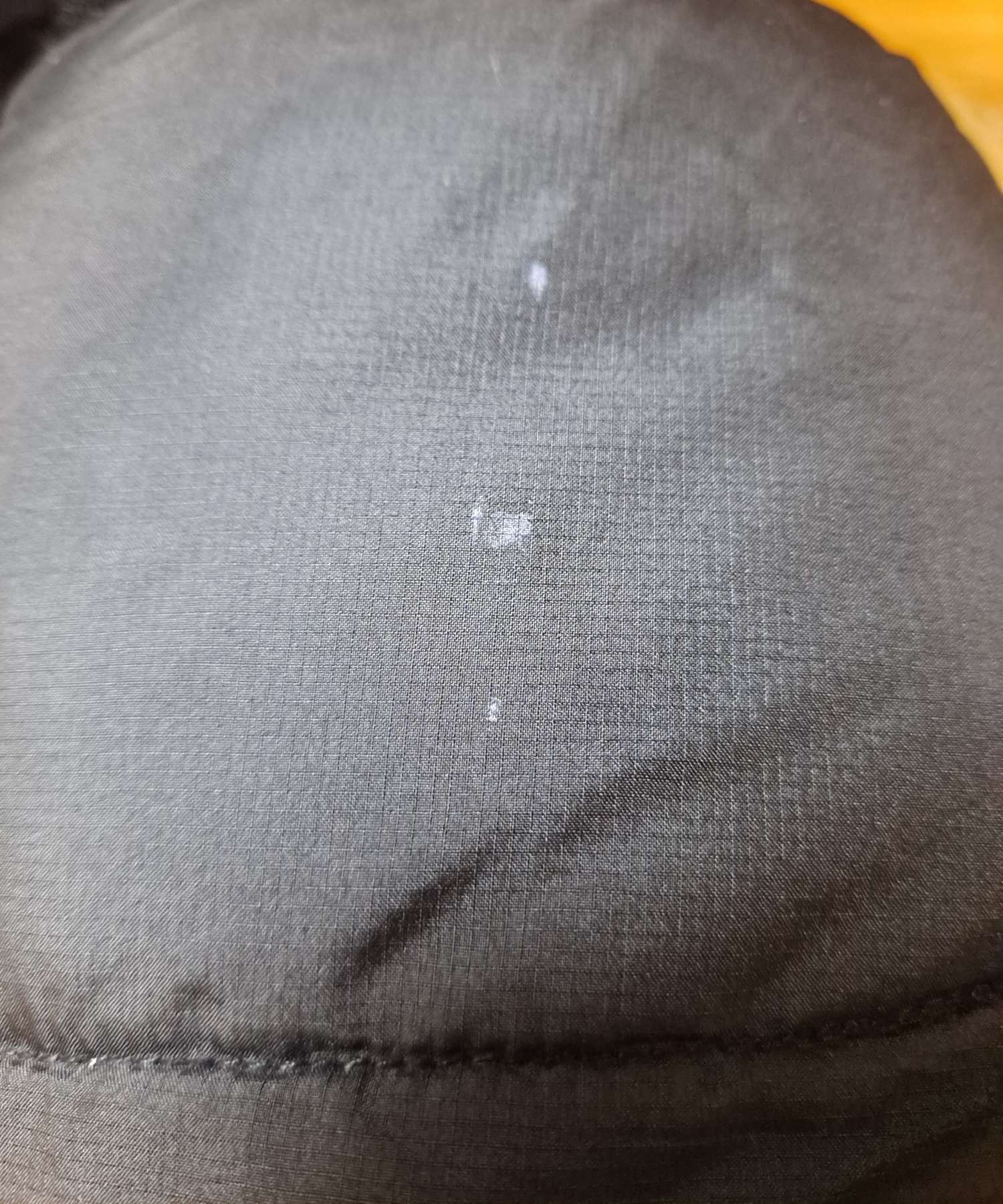 패딩 옅어진 페인트자국