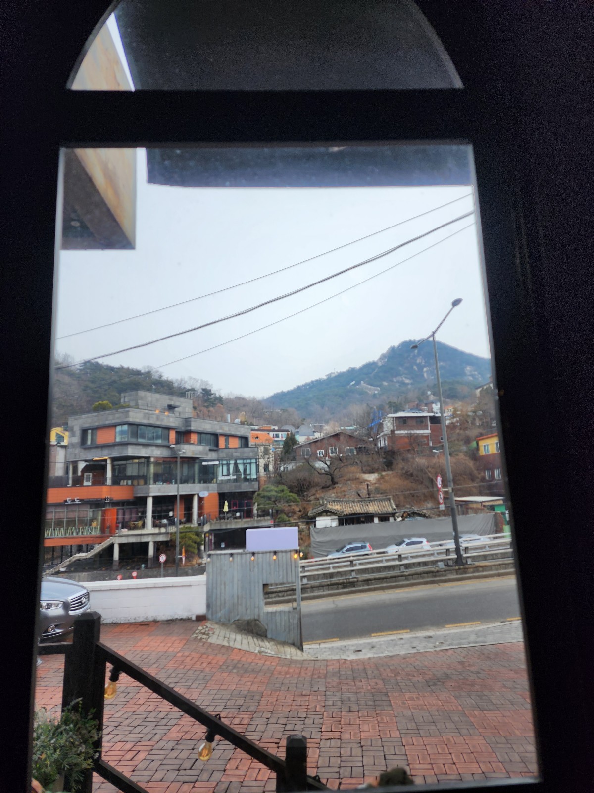 창에서 본 모습