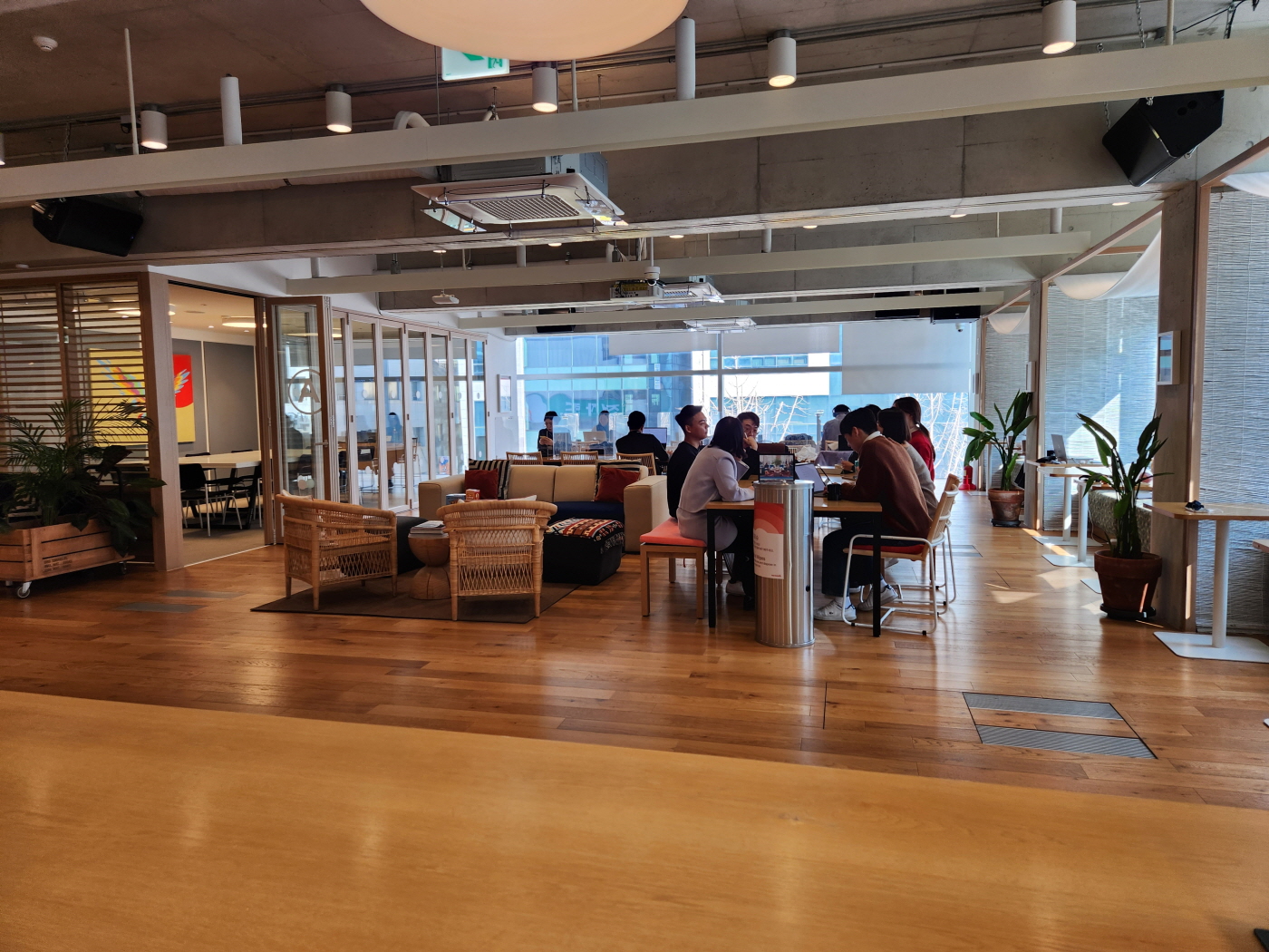 위워크 서면점 메인라운지 공유 오피스 공간