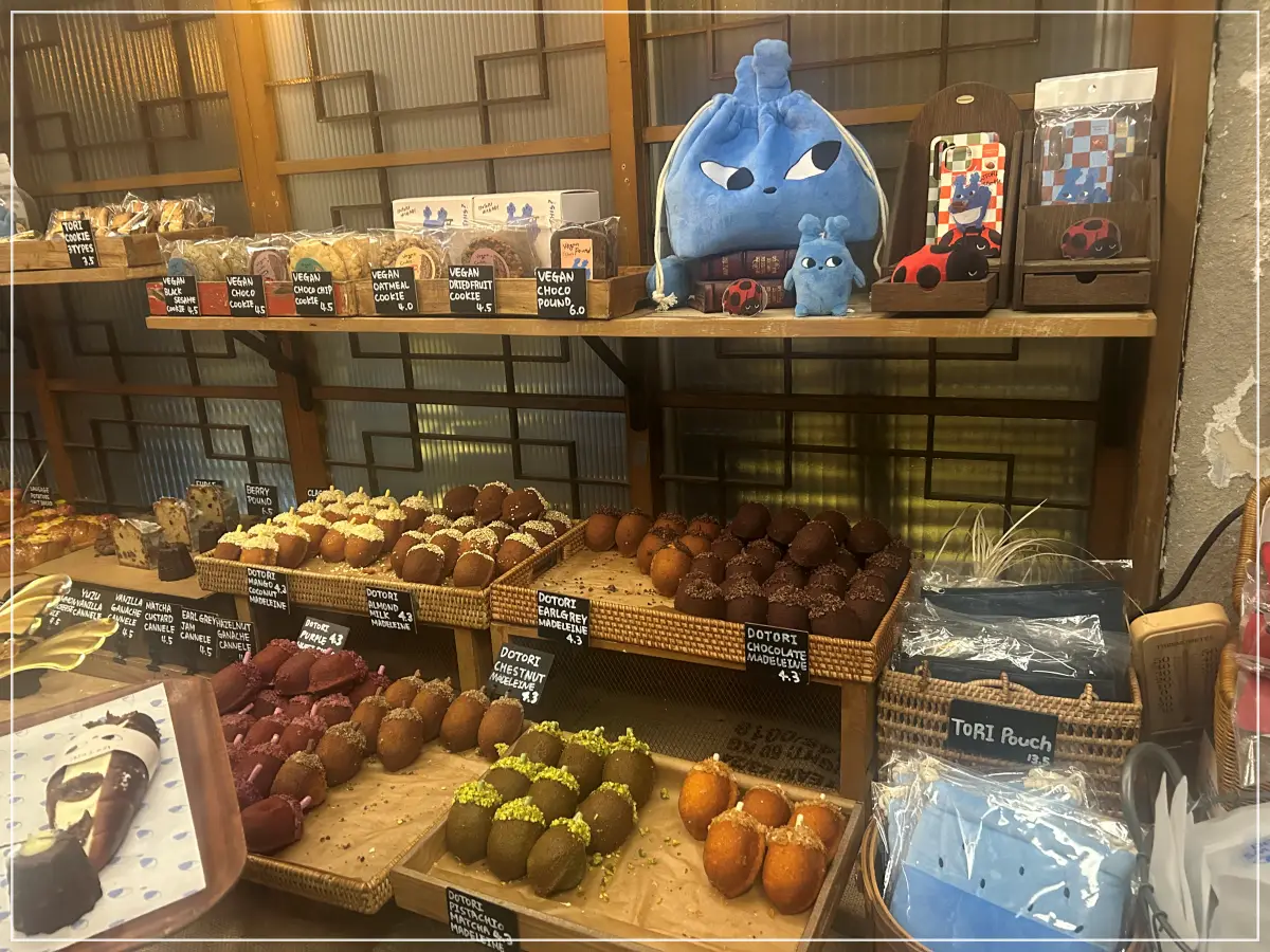 도토리가든-안국점-도토리마들렌-나열된-모습