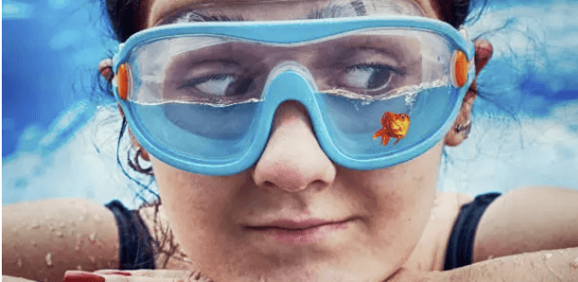 여름철 물놀이 시 콘택트렌즈 착용, 이렇게 주의하세요!
