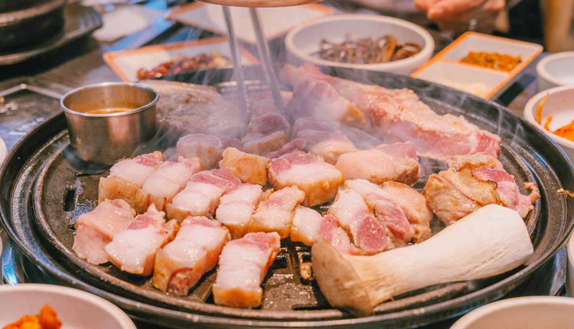제주도 미식여행 – 현지인 추천 맛집 (고기국수,해산물 한 상,제주흑돼지맛집)