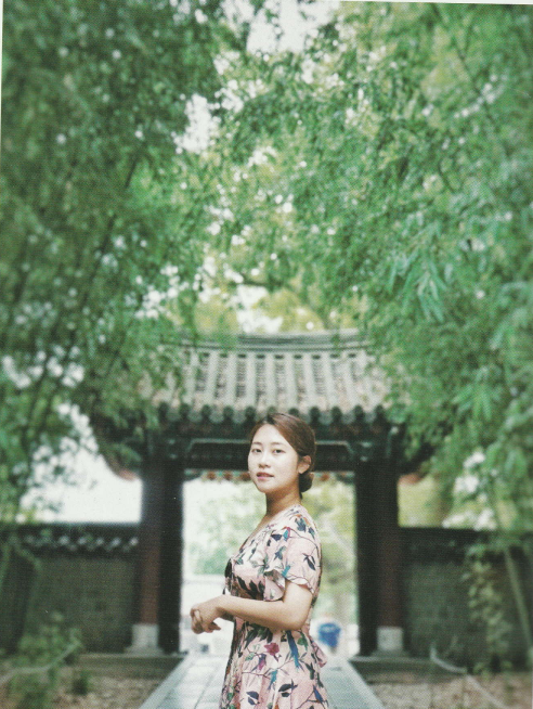 하단 가운데 구조의 인물사진이다.