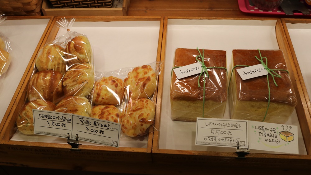 야채모닝과 콩치즈빵, 카스테라