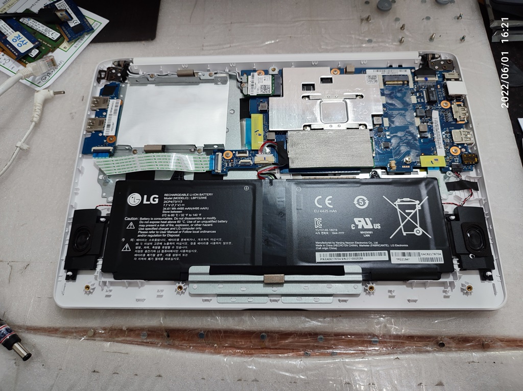 노트북 분해된 상태