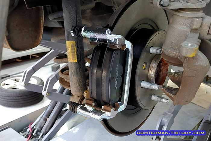 올란도 리어 브레이크 패드 장착